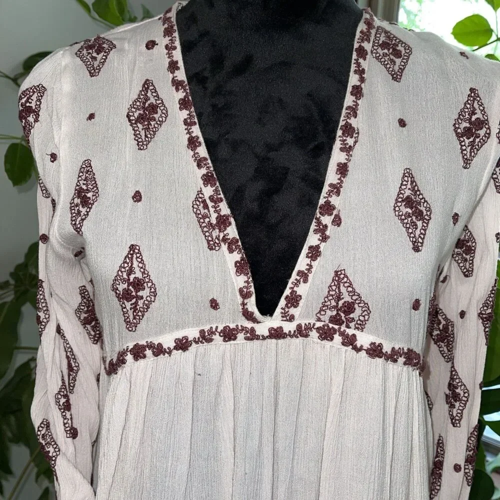 Free People Women Vneck Top S/P White Maroon Embroidered Boho Blouse Bell Sleeve